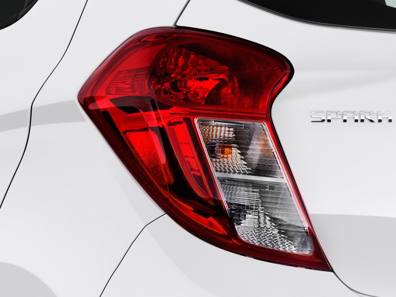 https://gcc-1307444343.cos.accelerate.myqcloud.com/images/01e3fa/r_960x540/generations/generation_649e7e493abf5_chevrolet-spark-exterior-tail-light.jpg