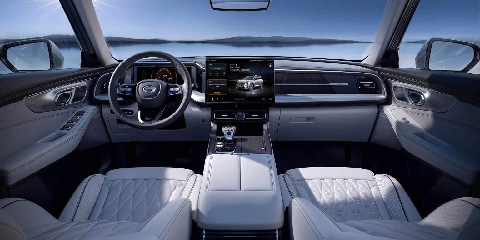 https://gcc-1307444343.cos.accelerate.myqcloud.com/images/02e3ff/r_960x540/generations/generation_64943742d4591_gac-gs8-interior-cockpit.webp
