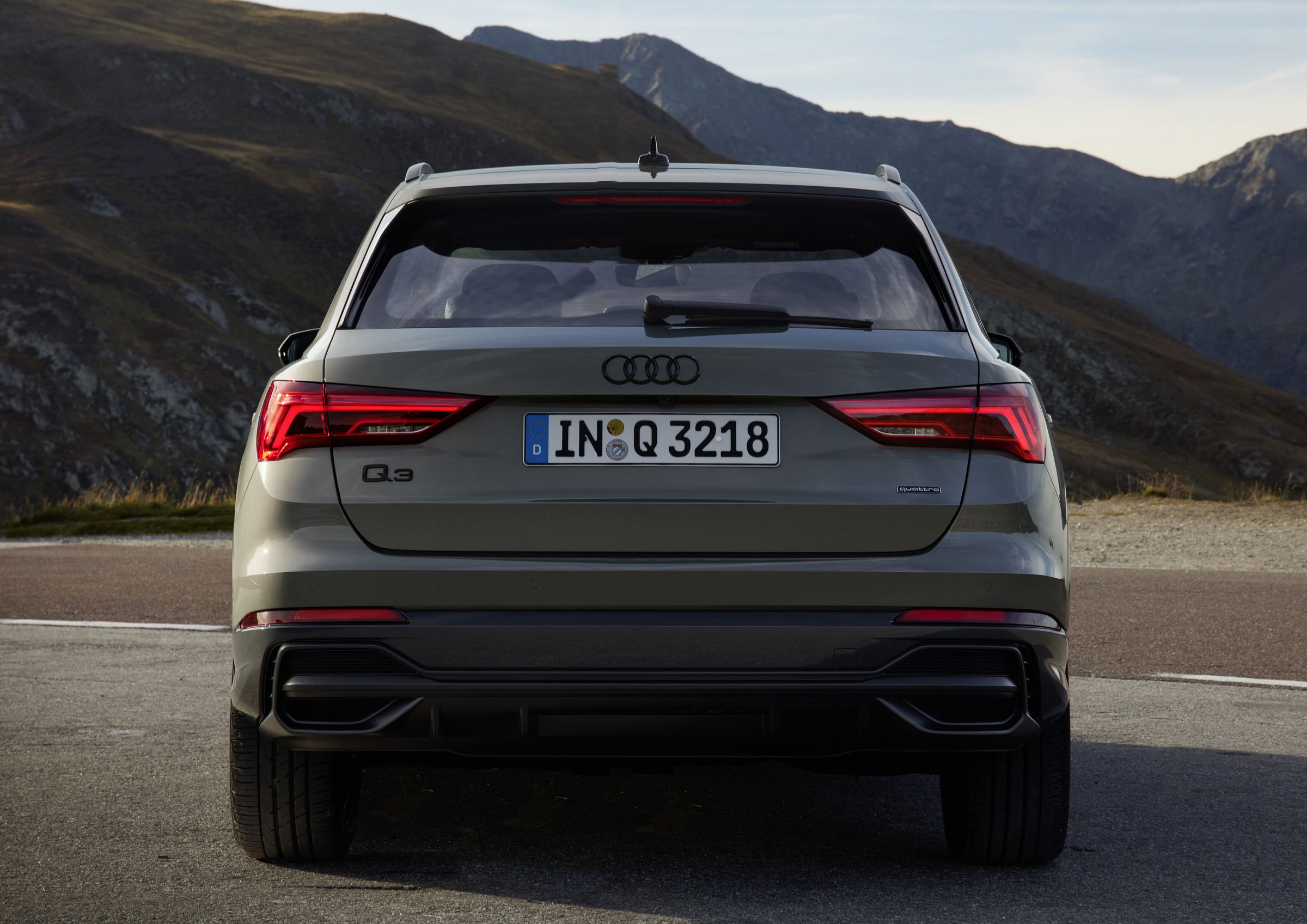 https://gcc-1307444343.cos.accelerate.myqcloud.com/images/036936/r_960x540/generations/generation_64a3e133899ac_audi-q3-exterior-rear.jpg