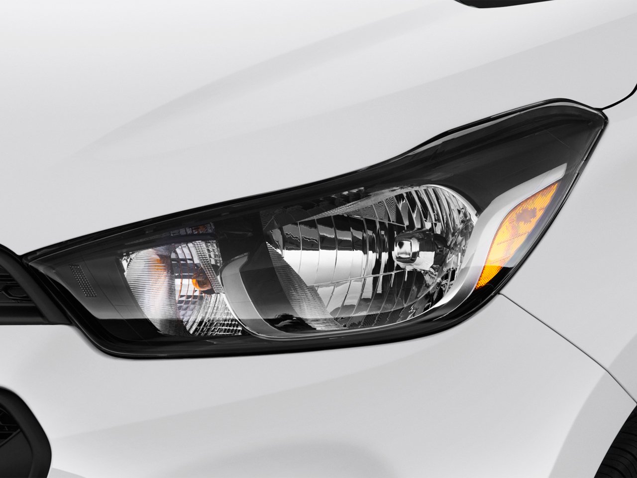 https://gcc-1307444343.cos.accelerate.myqcloud.com/images/04e373/r_960x540/generations/generation_649e7e4823b36_chevrolet-spark-exterior-headlight.jpg