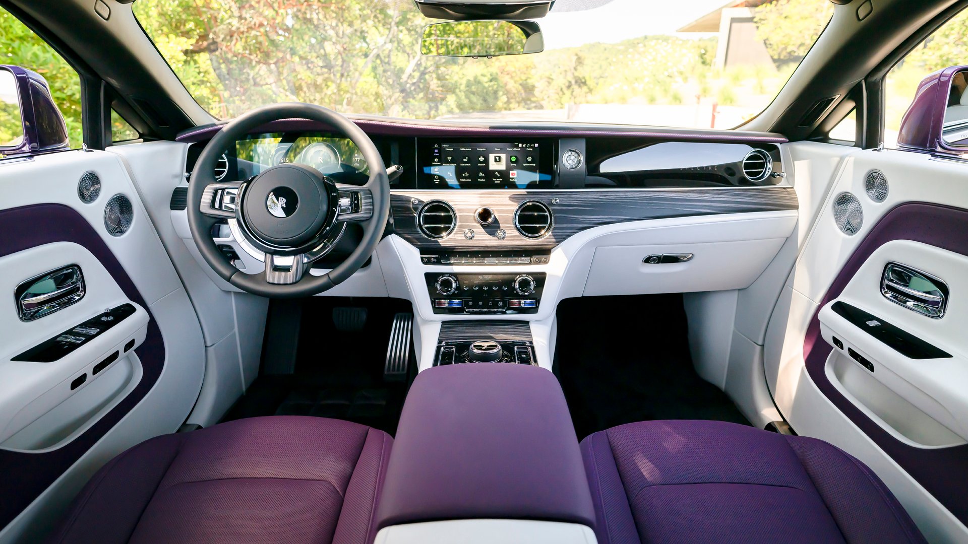 https://gcc-1307444343.cos.accelerate.myqcloud.com/images/0631c8/r_960x540/generations/generation_65b77d47c44cd_2024-rolls-royce-spectre-interior-in-twilight-purple.jpg