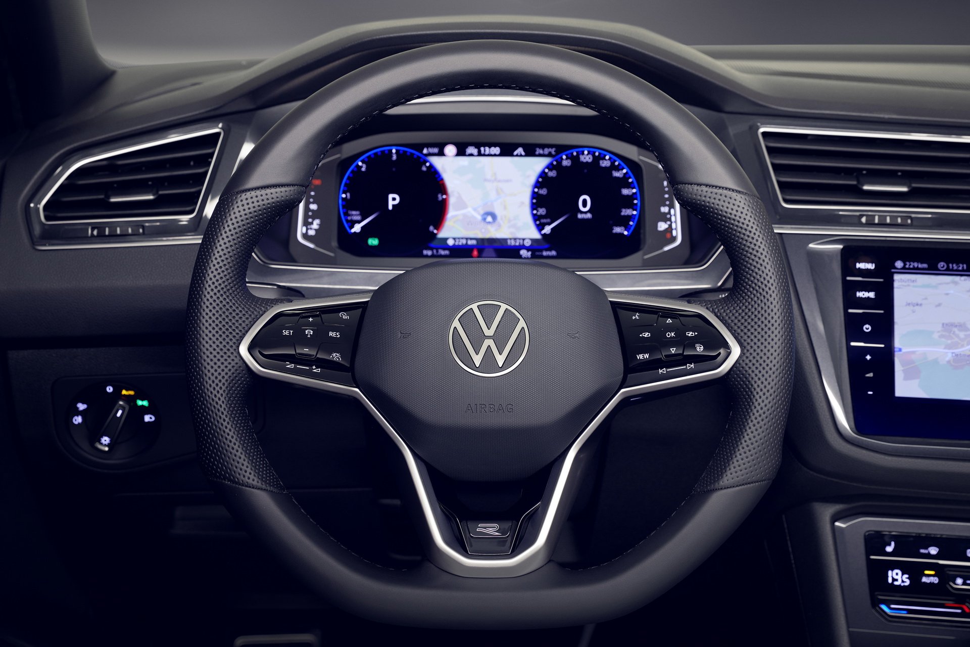 https://gcc-1307444343.cos.accelerate.myqcloud.com/images/0c3117/r_960x540/generations/generation_64a2c02b337a5_volkswagen-tiguan-interior-steering-wheel.jpg