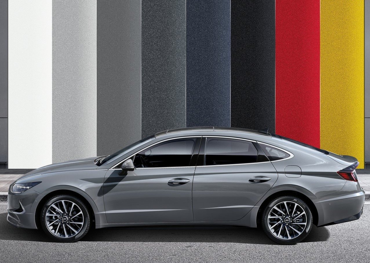 https://gcc-1307444343.cos.accelerate.myqcloud.com/images/0cc60b/r_960x540/generations/generation_64967654d903e_hyundai-sonata-exterior-side-profile.jpg