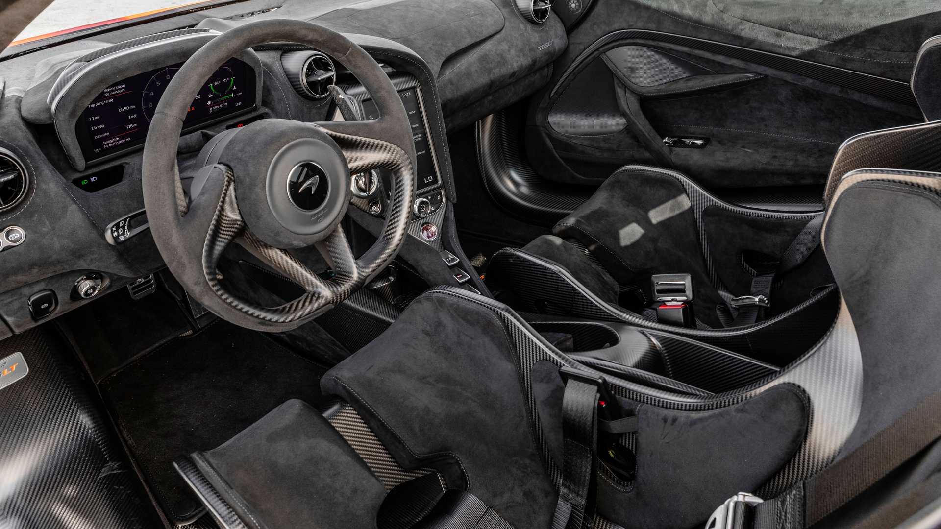 https://gcc-1307444343.cos.accelerate.myqcloud.com/images/0e0173/r_960x540/generations/generation_64a7f8d28845c_mclaren-765lt-interior-cockpit.jpg