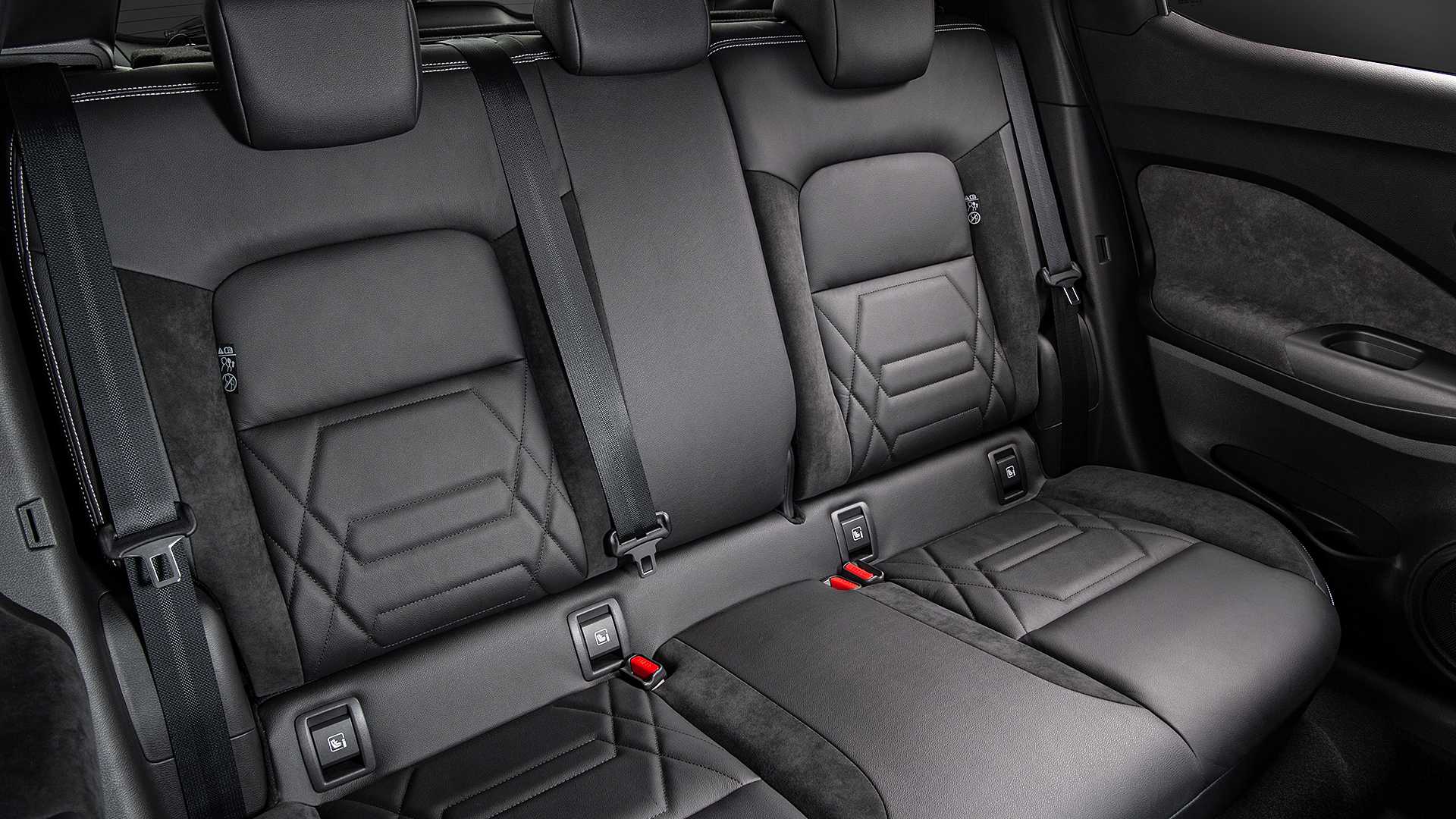 https://gcc-1307444343.cos.accelerate.myqcloud.com/images/14c4b1/r_960x540/generations/generation_6496b4b42c3fa_nissan-juke-interior-rear-seats.jpg