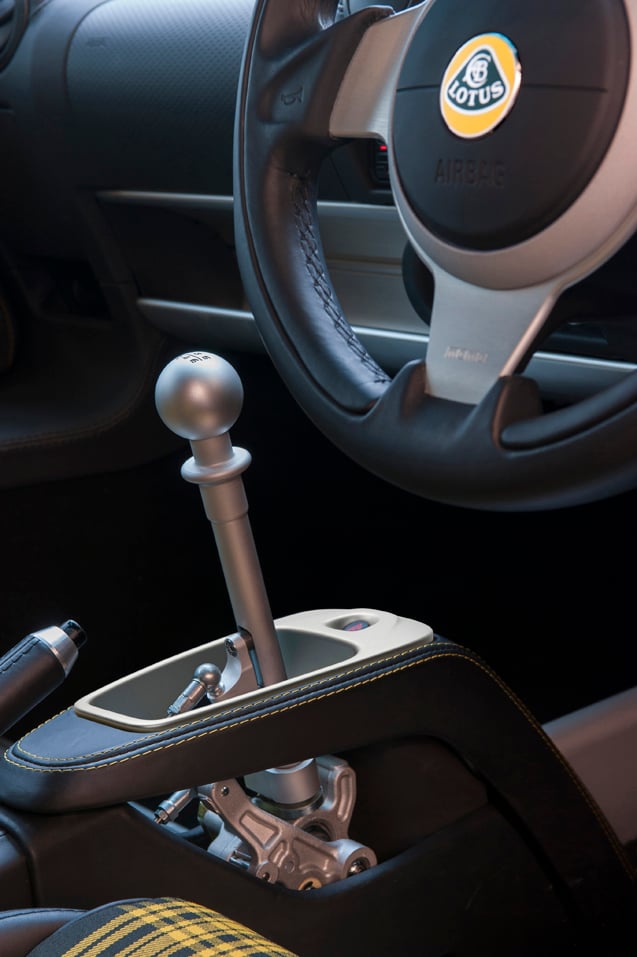 https://gcc-1307444343.cos.accelerate.myqcloud.com/images/161506/r_960x540/generations/generation_64a61f36968cb_lotus-exige-interior-gear.jpg