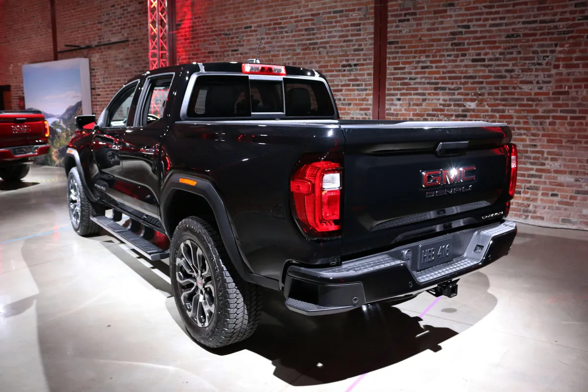 https://gcc-1307444343.cos.accelerate.myqcloud.com/images/16e5dc/r_960x540/generations/generation_650165951ba7c_2023-gmc-canyon-denali-10.webp