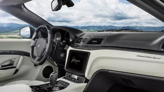 https://gcc-1307444343.cos.accelerate.myqcloud.com/images/1a41f8/r_960x540/generations/generation_64a405de9a298_maserati-grancabrio-interior-cockpit.webp