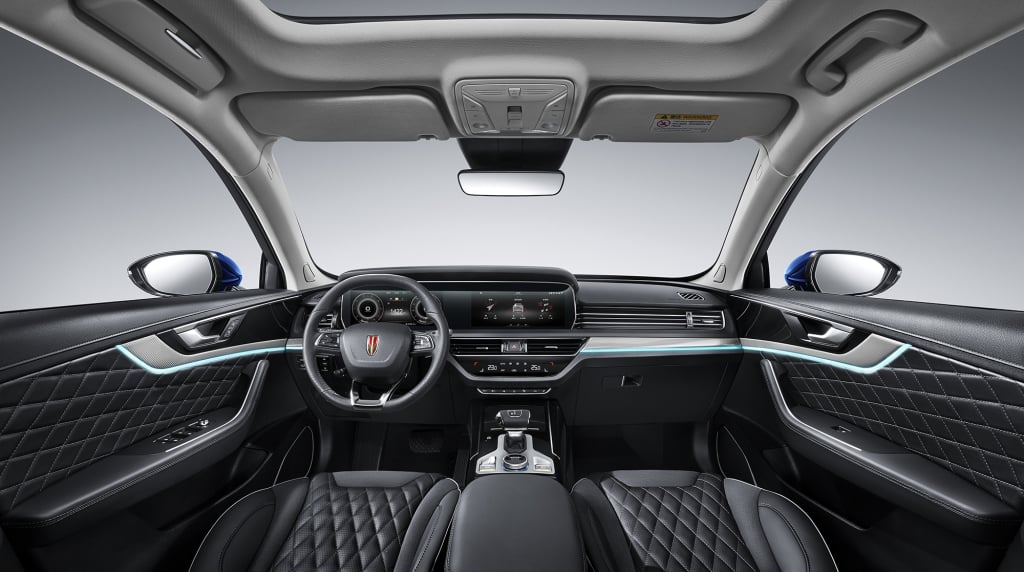 https://gcc-1307444343.cos.accelerate.myqcloud.com/images/1b84b7/r_960x540/generations/generation_64944adb7692d_hongqi-hs5-interior-cockpit.jpg