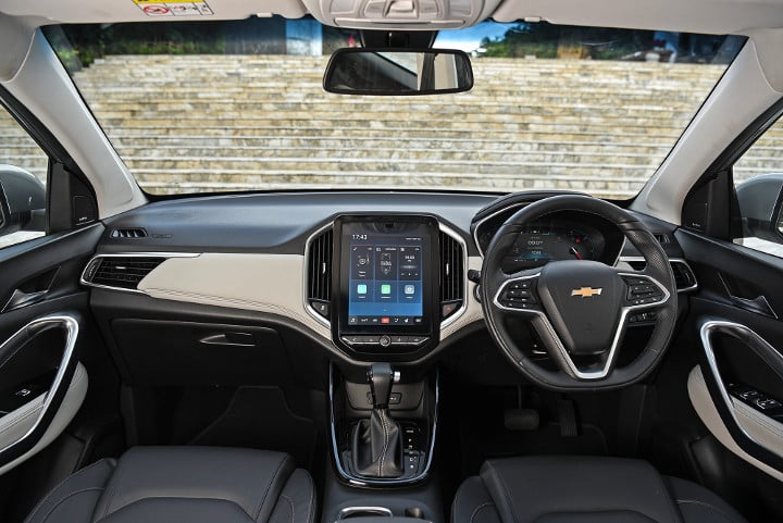 https://gcc-1307444343.cos.accelerate.myqcloud.com/images/1e5f6d/r_960x540/generations/generation_64958ceb4def0_chevrolet-captiva-interior-cockpit.jpg