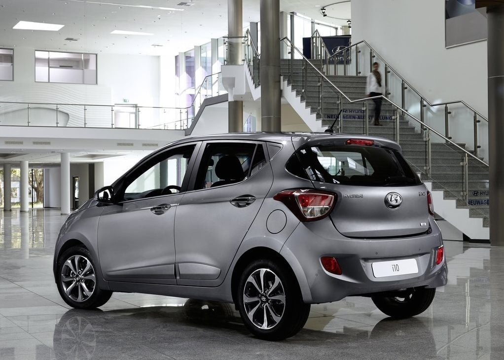 https://gcc-1307444343.cos.accelerate.myqcloud.com/images/1eaecb/r_960x540/generations/generation_64a61dcb6315b_hyundai-grand-i10-exterior-rear-and-side-profile.jpg