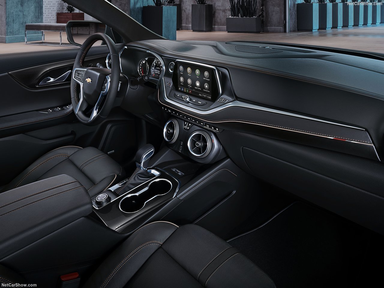https://gcc-1307444343.cos.accelerate.myqcloud.com/images/22dc3e/r_960x540/generations/generation_64a124293f807_chevrolet-blazer-interior-cockpit.jpg
