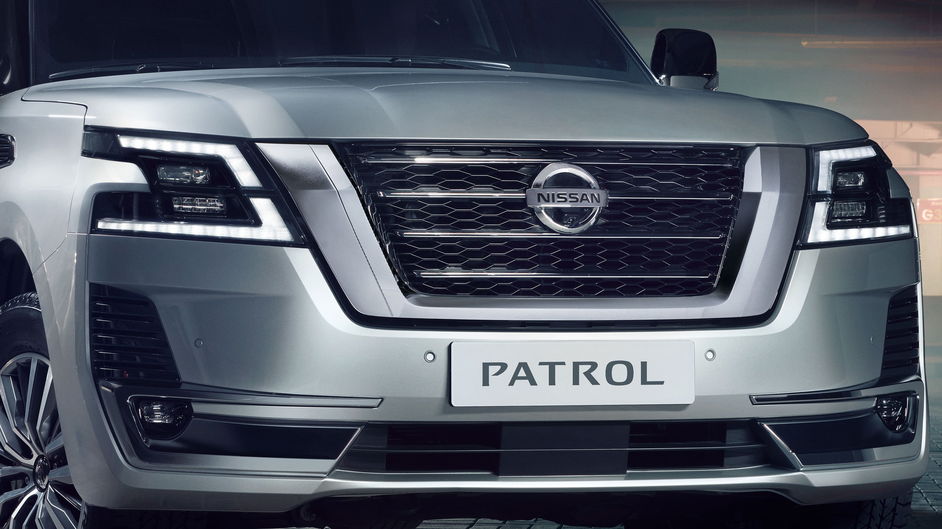 https://gcc-1307444343.cos.accelerate.myqcloud.com/images/25eb23/r_960x540/generations/generation_649947d01a39f_nissan-patrol-exterior-front.jpg