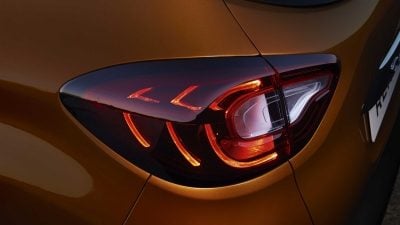 https://gcc-1307444343.cos.accelerate.myqcloud.com/images/25f2f4/r_960x540/generations/generation_6496da312ca63_renault-captur-exterior-tail-light.jpg