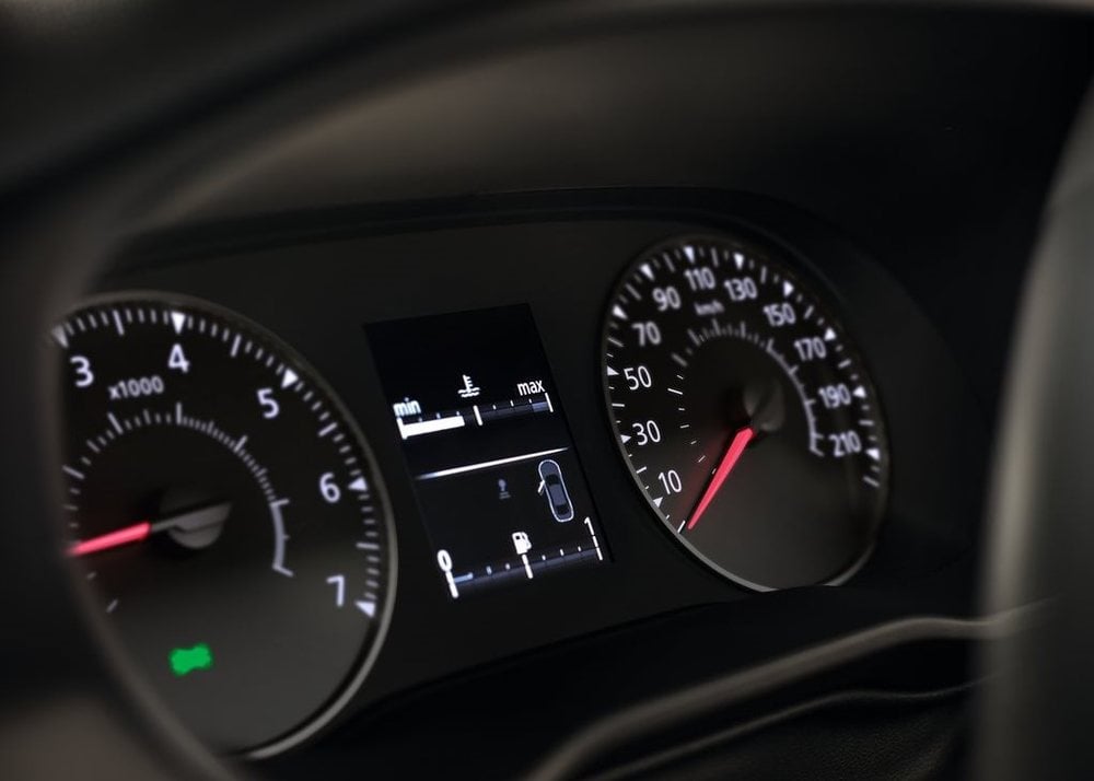 https://gcc-1307444343.cos.accelerate.myqcloud.com/images/286566/r_960x540/generations/generation_64a086ff2f286_renault-duster-interior-infotainment-cluster.jpg