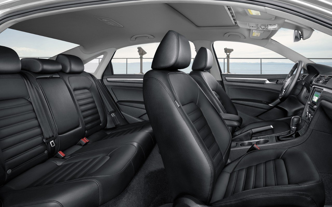 https://gcc-1307444343.cos.accelerate.myqcloud.com/images/28d4d3/r_960x540/generations/generation_64ec49c1c5c3f_2017-passat-interior-premium-titan-black-leather.jpg