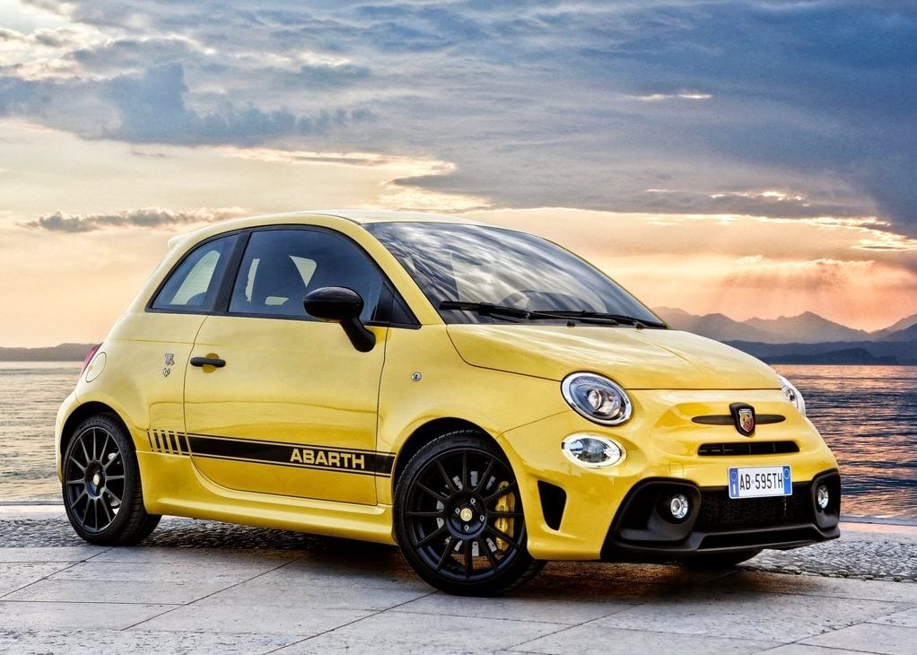 https://gcc-1307444343.cos.accelerate.myqcloud.com/images/32dfdc/r_960x540/generations/generation_64a6ef79cfd2f_abarth-595-exterior-front-right-angled.jpg