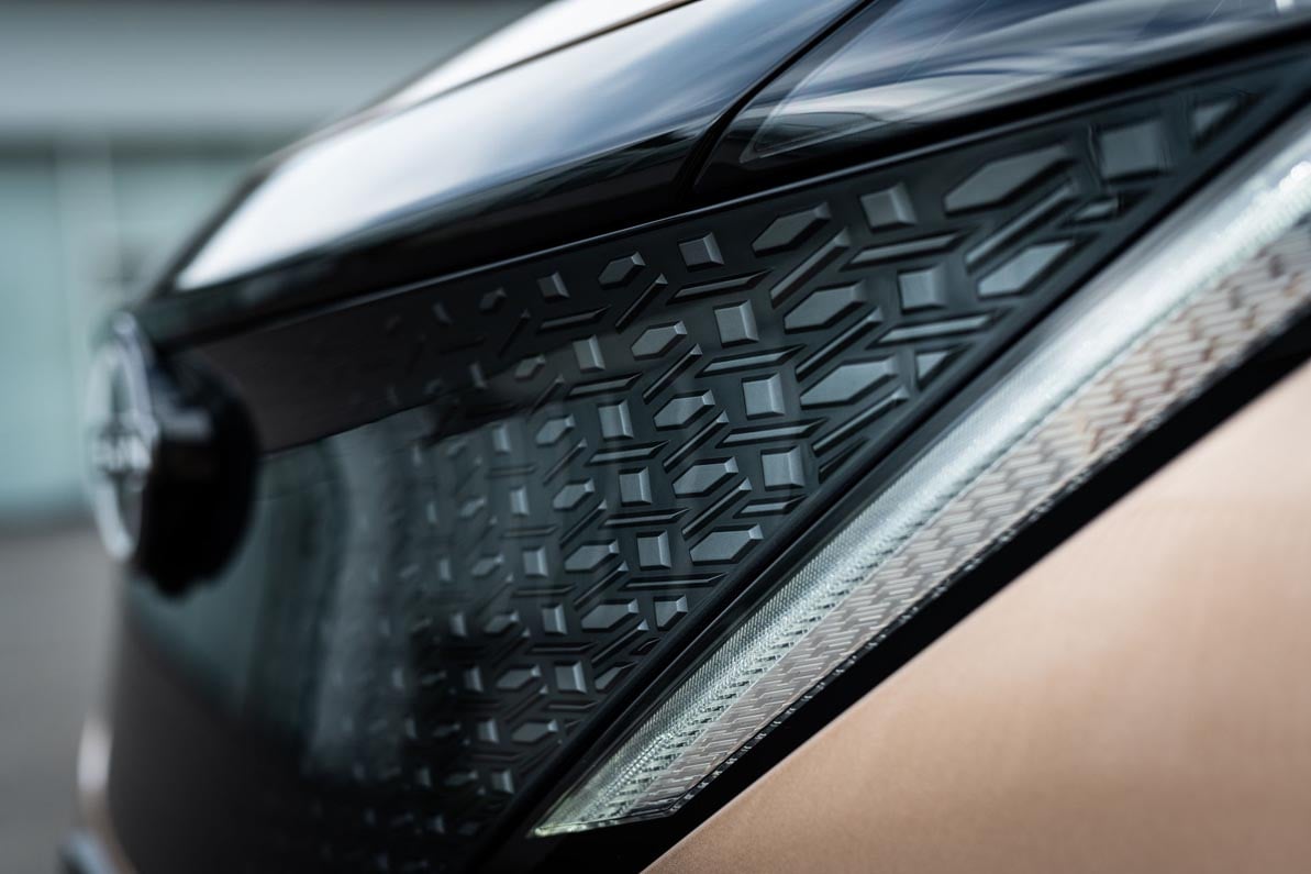 https://gcc-1307444343.cos.accelerate.myqcloud.com/images/35ec69/r_960x540/generations/generation_649548f411c52_nissan-ariya-exterior-front-grille-and-drl.jpg