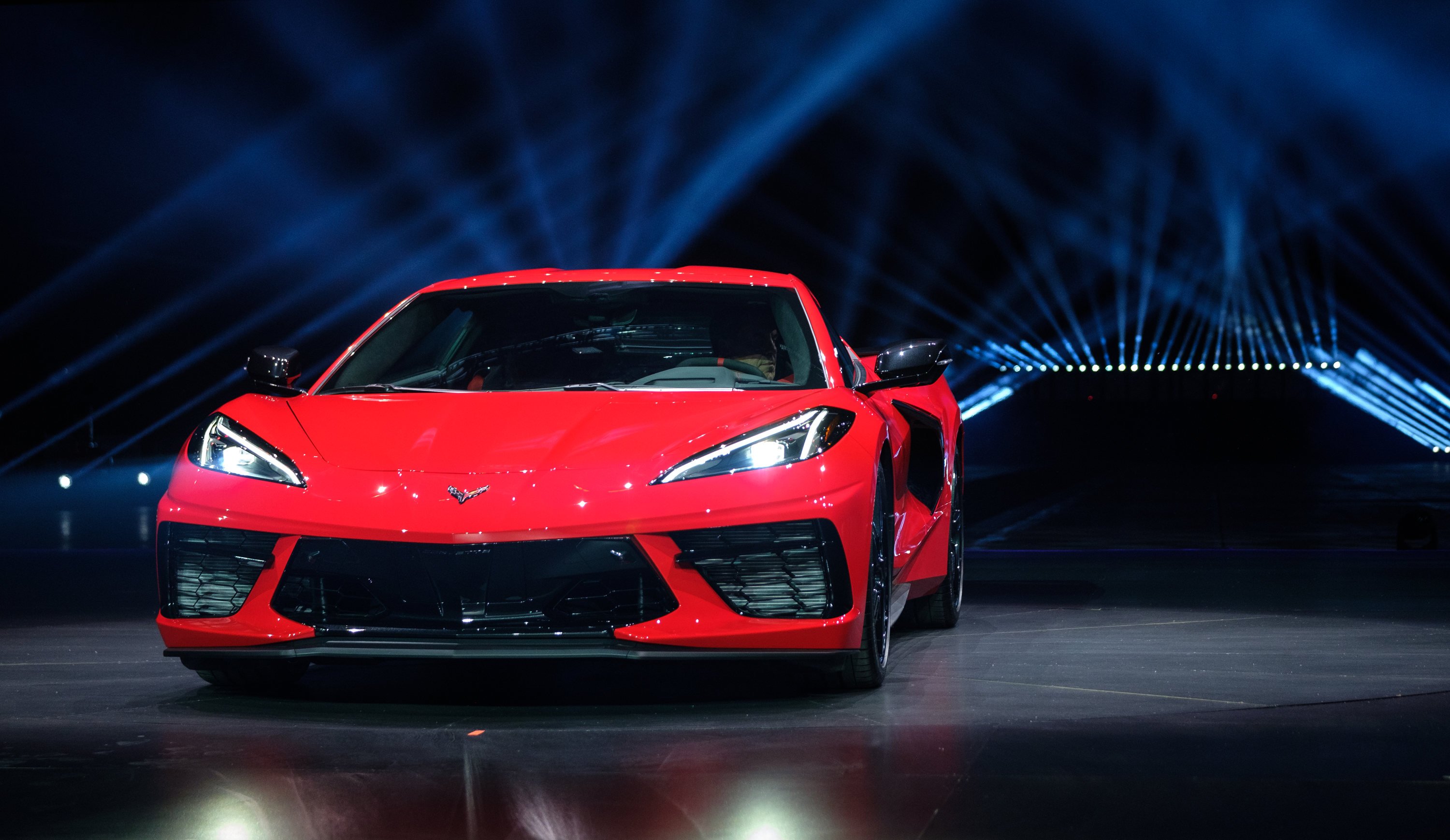 https://gcc-1307444343.cos.accelerate.myqcloud.com/images/37036c/r_960x540/generations/generation_649690ca84069_chevrolet-corvette-exterior-front.jpg