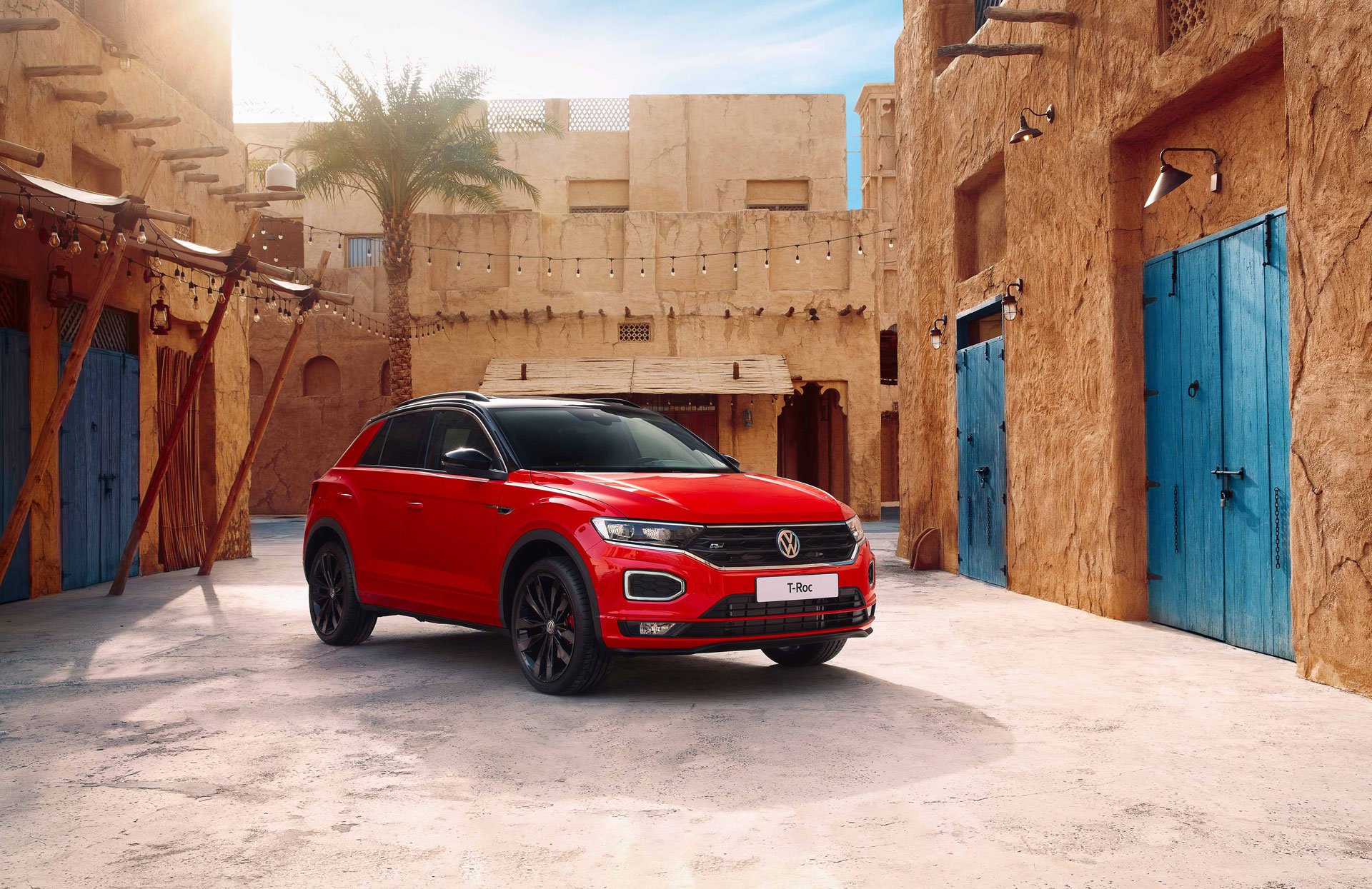 https://gcc-1307444343.cos.accelerate.myqcloud.com/images/371df4/r_960x540/generations/generation_64a7f7a1e0a65_volkswagen-t-roc-exterior-front-right-angled.jpg
