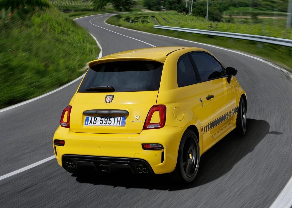 https://gcc-1307444343.cos.accelerate.myqcloud.com/images/3aebd4/r_960x540/generations/generation_64a6ef7a36208_abarth-595-exterior-rear-left-angled.jpg