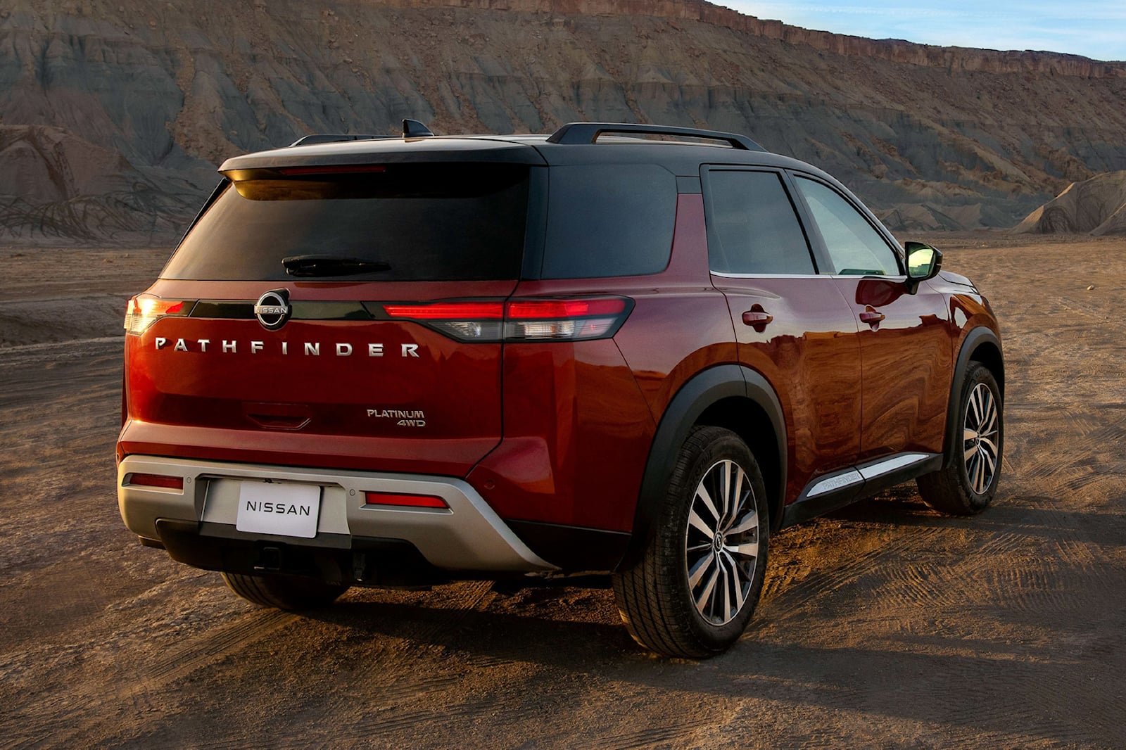 https://gcc-1307444343.cos.accelerate.myqcloud.com/images/3f2963/r_960x540/generations/generation_64eec782a7d5d_2023-nissan-pathfinder-rear-angle-view-carbuzz-1099303-1600.jpg