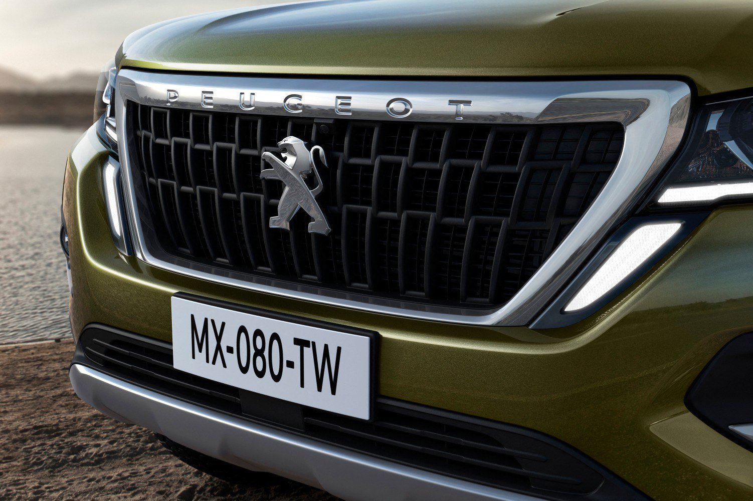 https://gcc-1307444343.cos.accelerate.myqcloud.com/images/458127/r_960x540/generations/generation_649447cbe0b78_peugeot-landtrek-exterior-front-grille.jpg