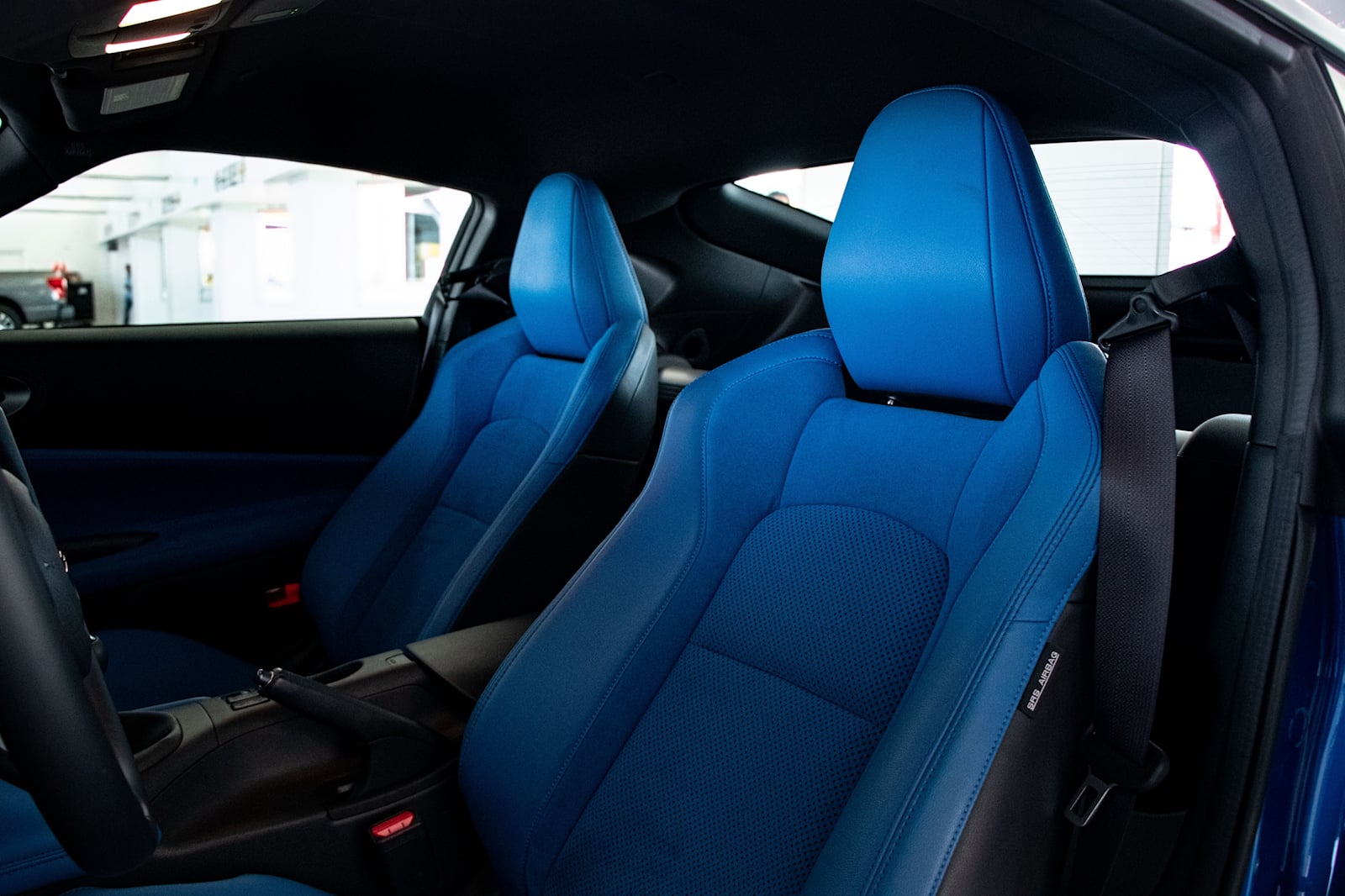 https://gcc-1307444343.cos.accelerate.myqcloud.com/images/4e1ff6/r_960x540/generations/generation_64afe5c21cb58_2023-nissan-z-front-seats-carbuzz-992974-1600.jpg