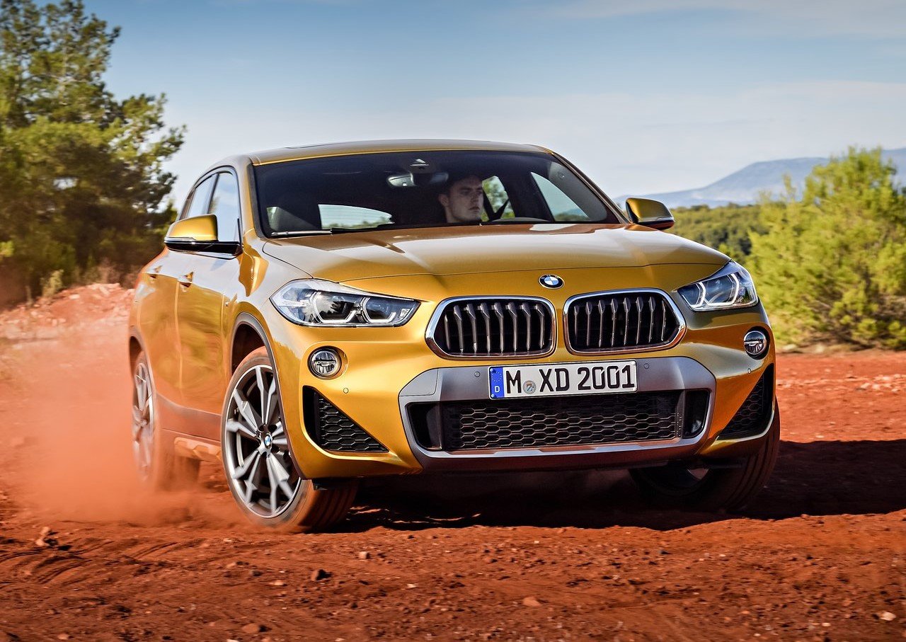 https://gcc-1307444343.cos.accelerate.myqcloud.com/images/4e4bdf/r_960x540/generations/generation_64a6f44857daa_bmw-x2-exterior-front.jpg