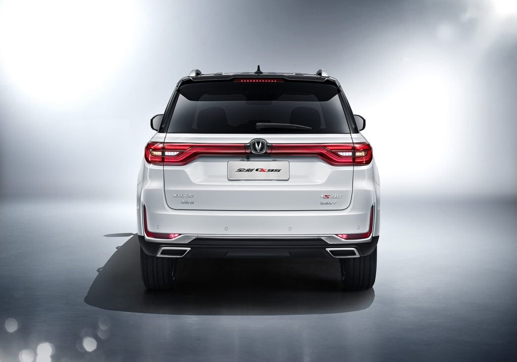 https://gcc-1307444343.cos.accelerate.myqcloud.com/images/501d66/r_960x540/generations/generation_649454ae7ef7d_changan-cs95-exterior-rear.jpg