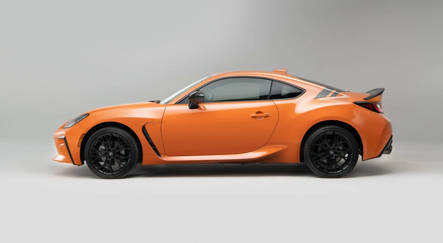 https://gcc-1307444343.cos.accelerate.myqcloud.com/images/51f79d/r_960x540/generations/generation_64ae5098ef9ac_2023_gr-86_specialedition_solarshift_005-1500x823-1.webp