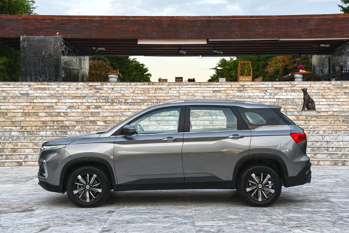 https://gcc-1307444343.cos.accelerate.myqcloud.com/images/55a2af/r_960x540/generations/generation_64958ceb107bb_chevrolet-captiva-exterior-side-profile.jpg