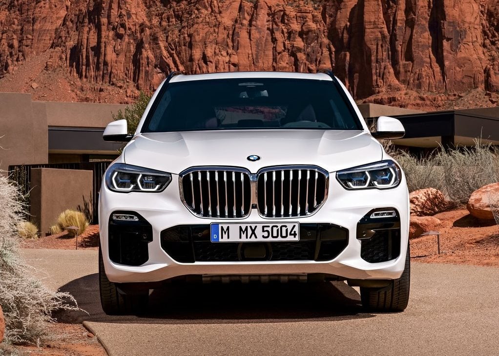 https://gcc-1307444343.cos.accelerate.myqcloud.com/images/56448b/r_960x540/generations/generation_64a11ff0a90cf_bmw-x5-exterior-front.jpg