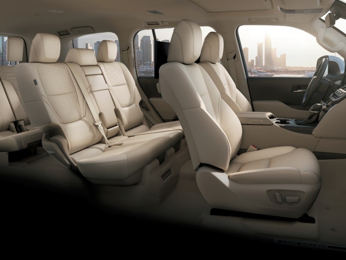 https://gcc-1307444343.cos.accelerate.myqcloud.com/images/56bc28/r_960x540/generations/generation_6494558fe3ee5_toyota-land-cruiser-interior-seating.jpg