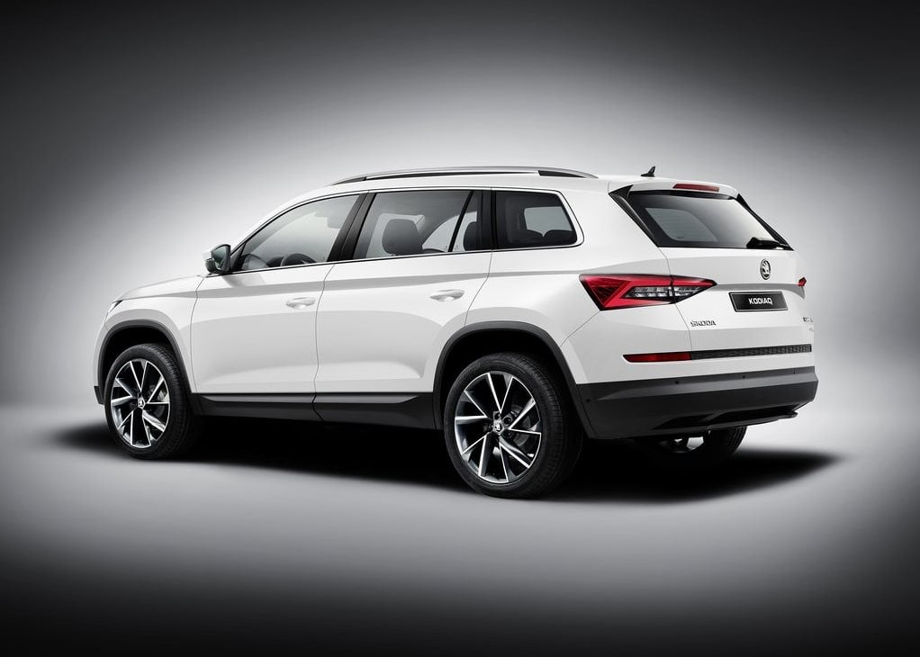https://gcc-1307444343.cos.accelerate.myqcloud.com/images/5924a1/r_960x540/generations/generation_64a678d9555ec_skoda-kodiaq-exterior-rear-right-angled.jpg