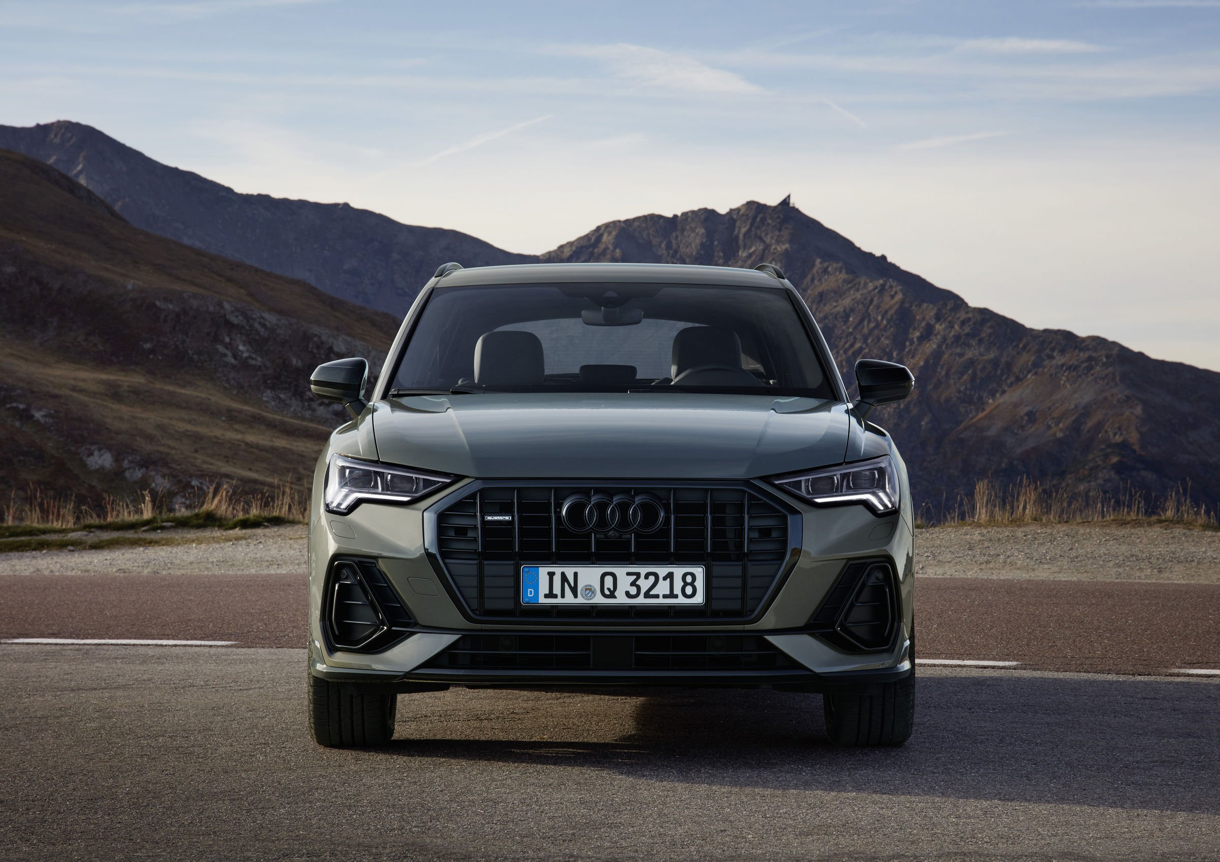 https://gcc-1307444343.cos.accelerate.myqcloud.com/images/592af6/r_960x540/generations/generation_64a3e1332083f_audi-q3-exterior-front.jpg