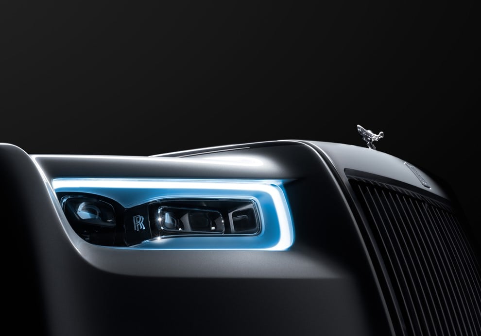 https://gcc-1307444343.cos.accelerate.myqcloud.com/images/5c2296/r_960x540/generations/generation_64a620f06208f_rolls-royce-phantom-exterior-headlight.jpg