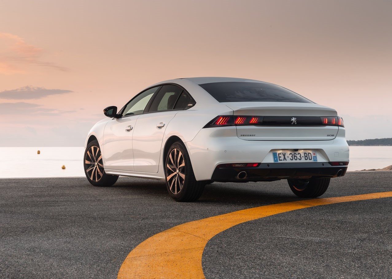 https://gcc-1307444343.cos.accelerate.myqcloud.com/images/5c51e7/r_960x540/generations/generation_6494444feadee_peugeot-508-exterior-rear-right-angled.jpg