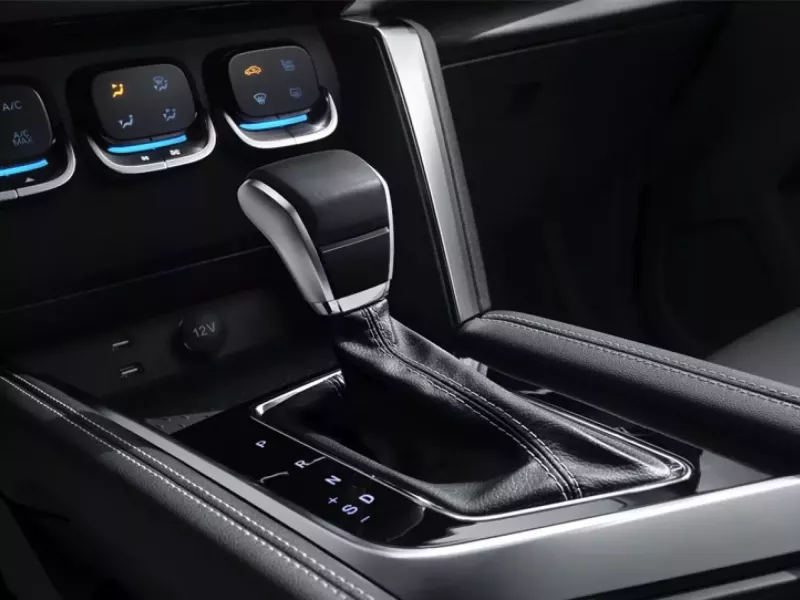 https://gcc-1307444343.cos.accelerate.myqcloud.com/images/5c9bb4/r_960x540/generations/generation_64a7ee93e255c_baic-x35-interior-gear.webp