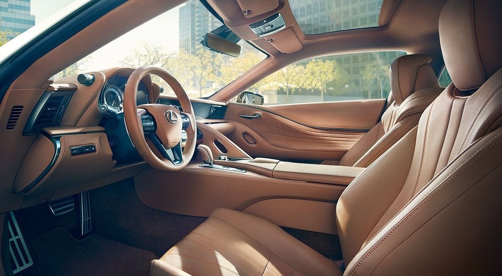 https://gcc-1307444343.cos.accelerate.myqcloud.com/images/5d9445/r_960x540/generations/generation_64aba5696cf93_lexus-lc-500-interior-seats.jpg