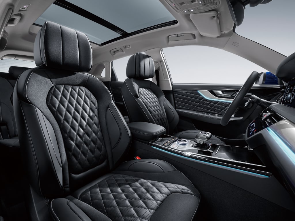 https://gcc-1307444343.cos.accelerate.myqcloud.com/images/5e0073/r_960x540/generations/generation_64944adb99f82_hongqi-hs5-interior-front-seats.jpg