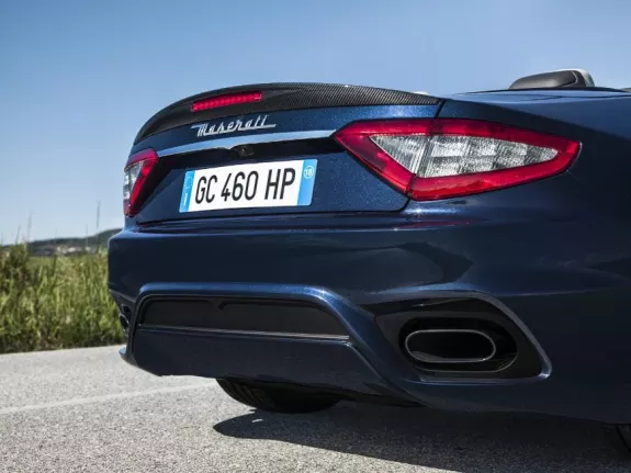 https://gcc-1307444343.cos.accelerate.myqcloud.com/images/5e0799/r_960x540/generations/generation_64a405de22880_maserati-grancabrio-exterior-rear.webp