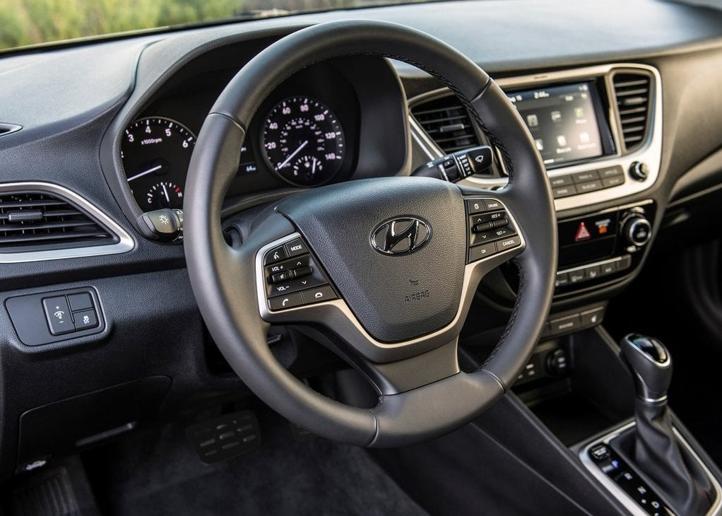 https://gcc-1307444343.cos.accelerate.myqcloud.com/images/60cada/r_960x540/generations/generation_64a31dac94335_hyundai-accent-interior-steering-wheel.jpg