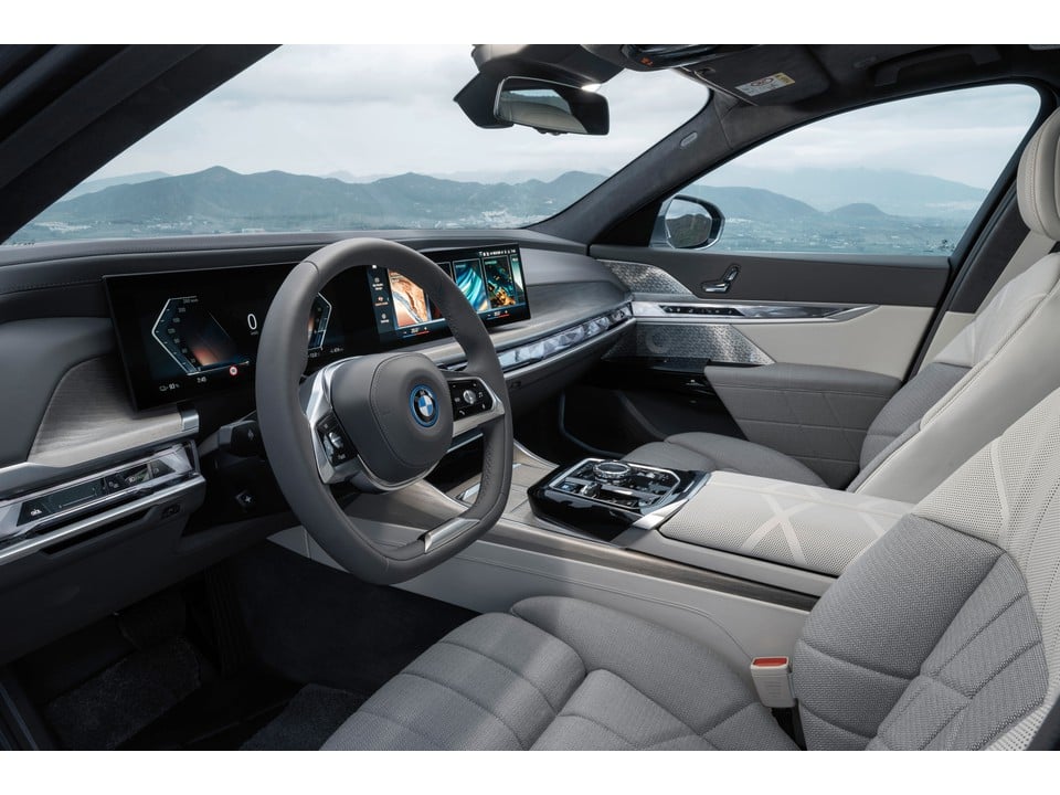 https://gcc-1307444343.cos.accelerate.myqcloud.com/images/6520cb/r_960x540/generations/generation_64aba68424a36_bmw-i7-interior-front-seats.jpg