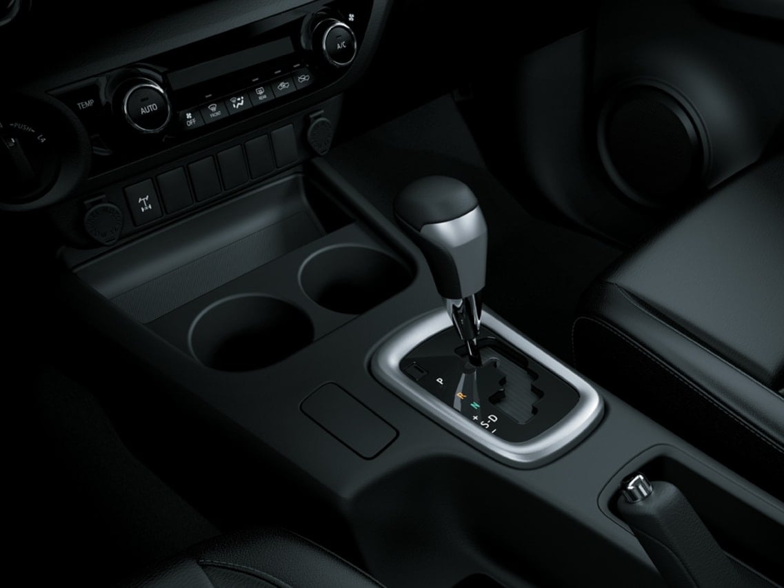 https://gcc-1307444343.cos.accelerate.myqcloud.com/images/69d687/r_960x540/generations/generation_65e6b7ac869ac_toyota-hilux-interior-gear-box.jpg