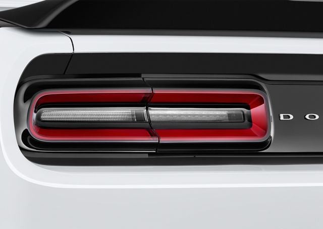https://gcc-1307444343.cos.accelerate.myqcloud.com/images/6cc79c/r_960x540/generations/generation_64a3143d4b120_dodge-challenger-exterior-tail-light.jpg