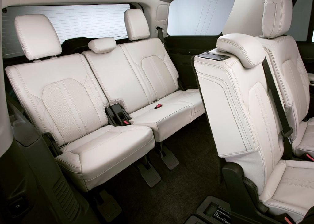 https://gcc-1307444343.cos.accelerate.myqcloud.com/images/6ea543/r_960x540/generations/generation_64a3c04c9f2ab_ford-expedition-interior-rear-seats.jpg