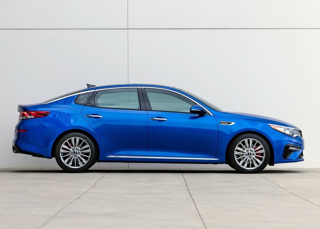 https://gcc-1307444343.cos.accelerate.myqcloud.com/images/70f322/r_960x540/generations/generation_64a087f1e1322_kia-optima-exterior-side-profile.jpg