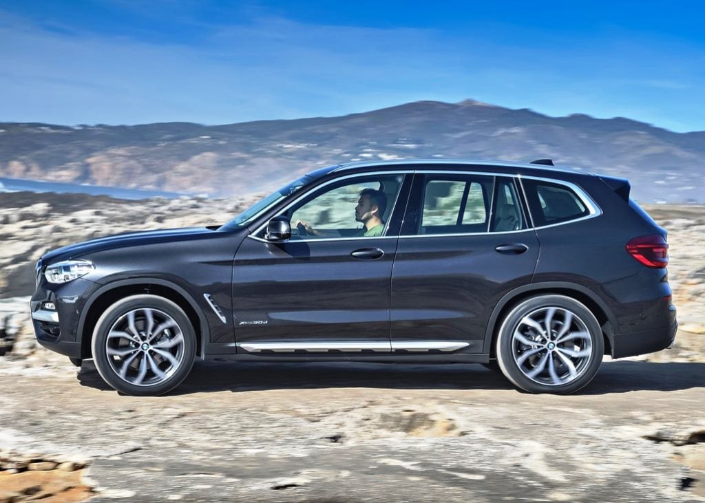 https://gcc-1307444343.cos.accelerate.myqcloud.com/images/72c309/r_960x540/generations/generation_64a3b8bd90129_bmw-x3-exterior-side-profile.jpg