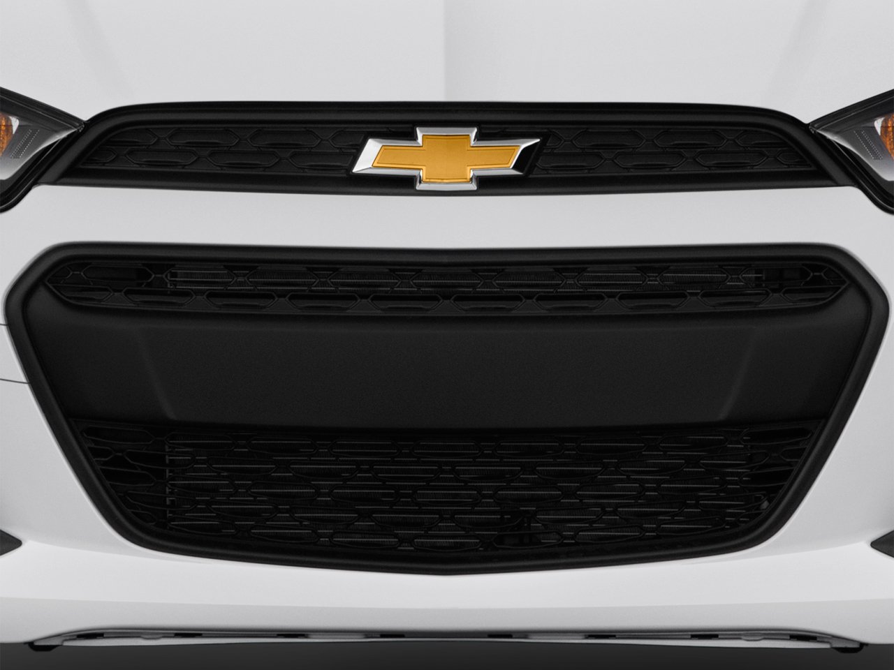 https://gcc-1307444343.cos.accelerate.myqcloud.com/images/794ba4/r_960x540/generations/generation_649e7e47b03d0_chevrolet-spark-exterior-front-grille.jpg